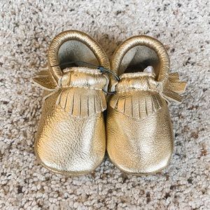 NEW, never worn Freshly Picked baby moccasins!!